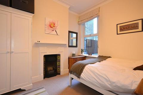 1 bedroom flat to rent, Warren Road, Colliers Wood, SW19