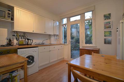 1 bedroom flat to rent, Warren Road, Colliers Wood, SW19