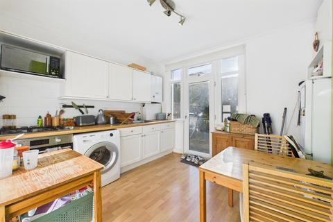 1 bedroom flat to rent, Warren Road, Colliers Wood, SW19