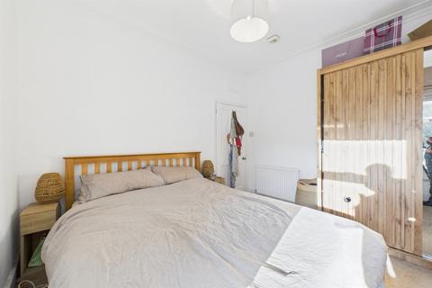 1 bedroom flat to rent, Warren Road, Colliers Wood, SW19