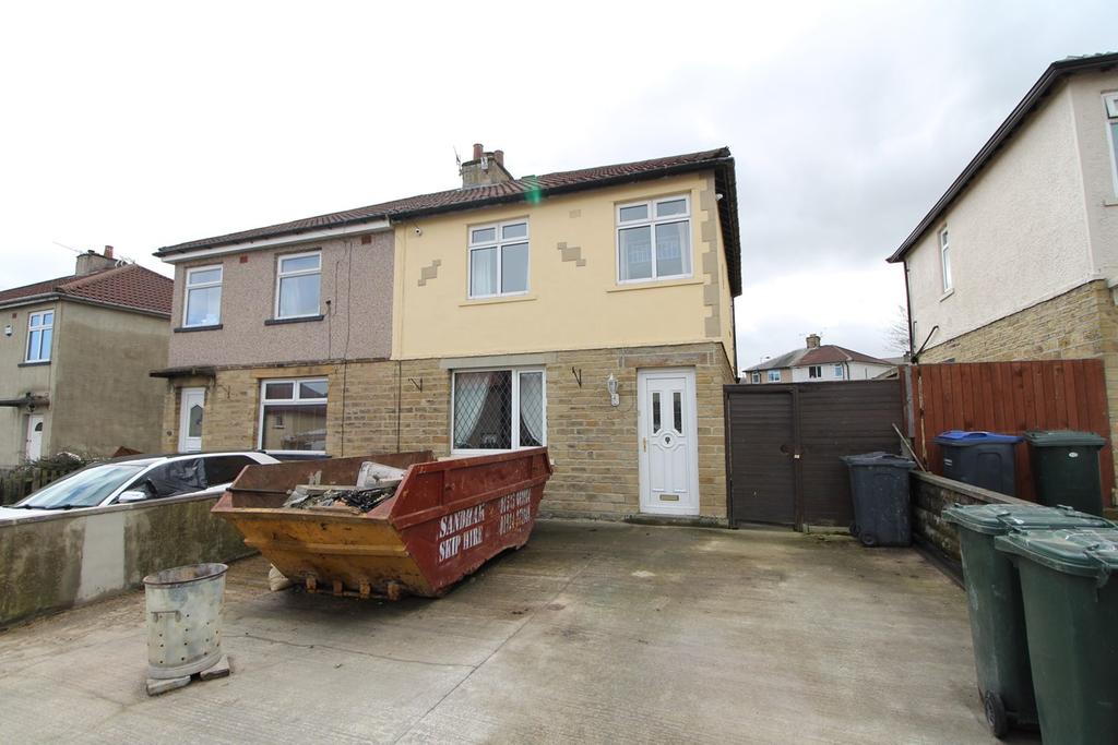 Broomhill Grove, Keighley, Bradford, BD21 3 bed semidetached house £