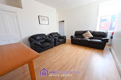 3 bedroom flat to rent, Wingrove Avenue, Fenham NE4