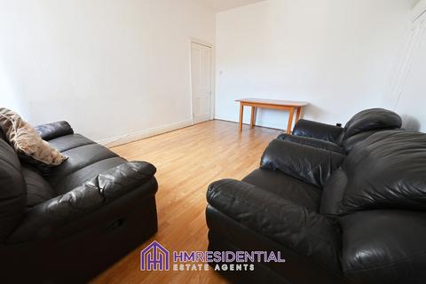 3 bedroom flat to rent, Wingrove Avenue, Fenham NE4