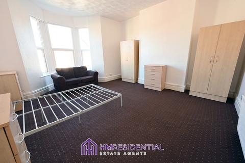 3 bedroom flat to rent, Wingrove Avenue, Fenham NE4