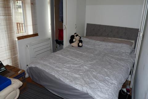 Studio to rent, Langland Crescent, Stanmore, HA7