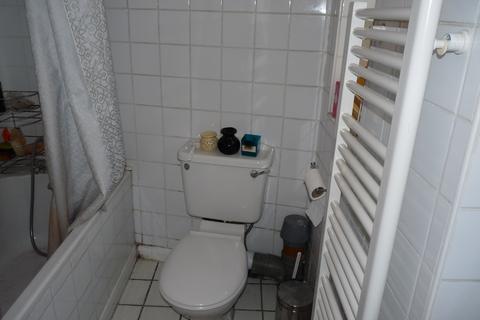 Studio to rent, Langland Crescent, Stanmore, HA7