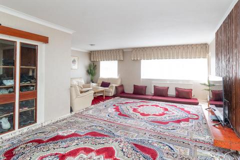 Lodge Close, Edgware, HA8