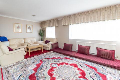 3 bedroom apartment for sale, Lodge Close, Edgware, HA8