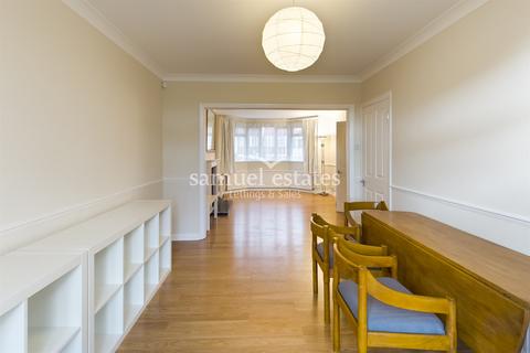 3 bedroom terraced house to rent, Heatherset Gardens, Norbury, SW16