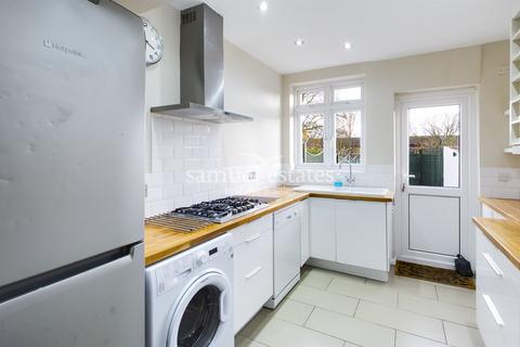 3 bedroom terraced house to rent, Heatherset Gardens, Norbury, SW16
