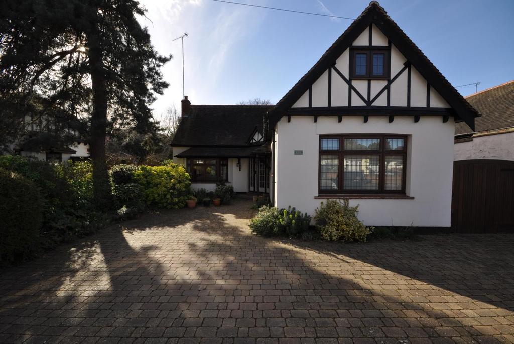 Haynes Road, Hornchurch, Essex, RM11 3 bed detached bungalow £650,000