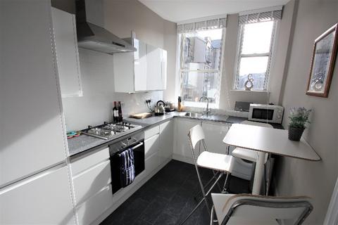 4 bedroom flat to rent, West Preston Street, Edinburgh, EH8