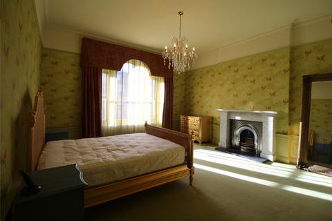 2 bedroom apartment to rent, Queen Street, New Town, Edinburgh