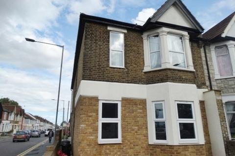 2 bedroom ground floor flat to rent, Sutton Road, Southend On Sea SS2