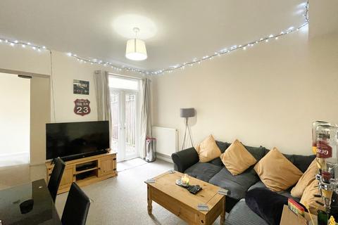 2 bedroom ground floor flat to rent, Sutton Road, Southend On Sea SS2