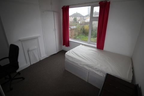 4 bedroom semi-detached house to rent, 128 Radford Road, Leamington Spa