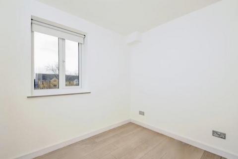 1 bedroom apartment to rent, Redford Close, Feltham