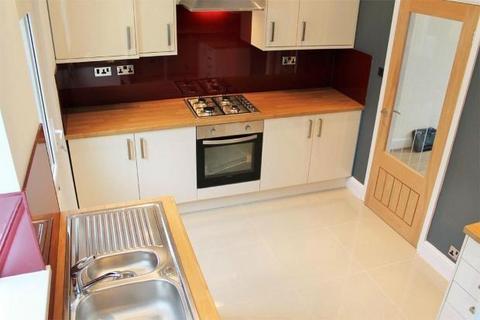 3 bedroom terraced house to rent, Elcho Street, Preston