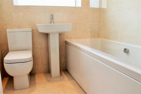 3 bedroom terraced house to rent, Elcho Street, Preston