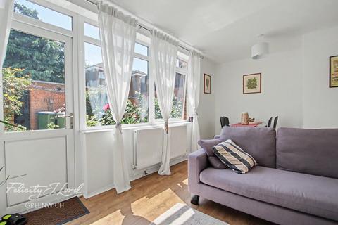 2 bed flat/apartment for rent in Lindsell Street, London