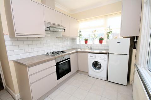 2 bedroom flat to rent, Carlingford road, Turnpike Lane