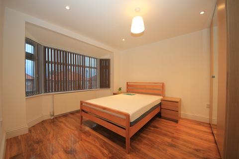 2 bedroom apartment to rent, Broomgrove Gardens, Edgware