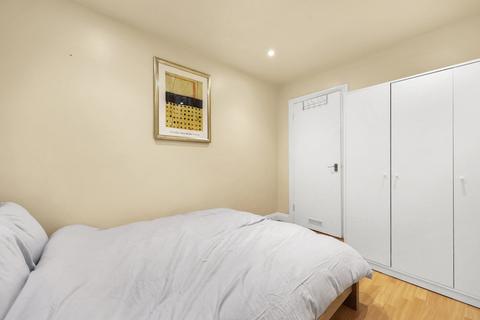 3 bedroom apartment to rent, Clerkenwell Road, EC1M