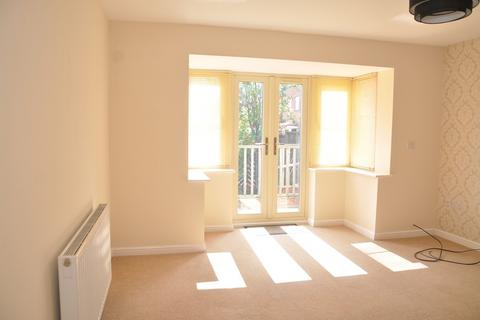 3 bedroom townhouse to rent, Levertons Place, Hucknall