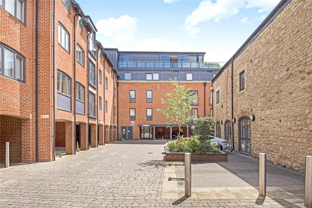 Courtyard - angle 1