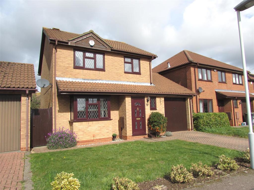 Dexter Close, Luton 3 bed detached house £1,150 pcm (£265 pw)