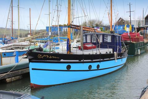 Southdown Quay Millbrook Torpoint 1 Bed Houseboat 70 000