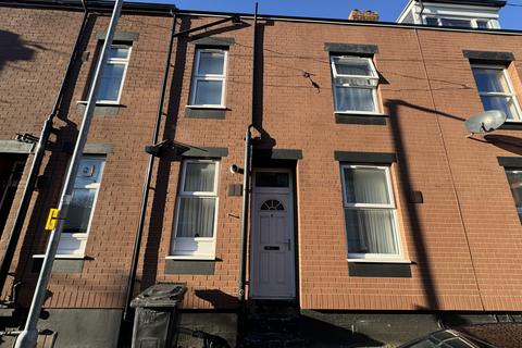 1 bedroom terraced house to rent, Cleveleys Terrace, Leeds, LS11