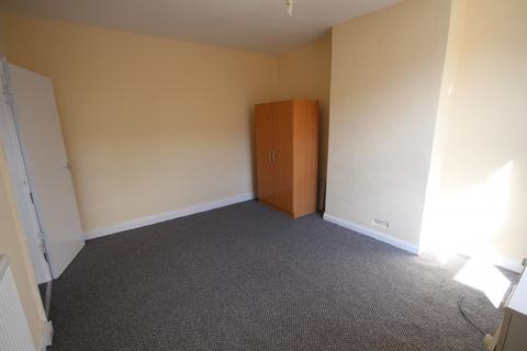 1 bedroom terraced house to rent, Cleveleys Terrace, Leeds, LS11