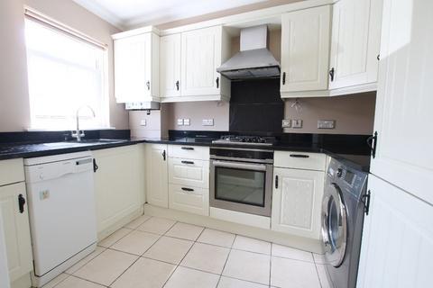 3 bedroom terraced house to rent, HIGHLANDS ROAD, LEATHERHEAD, KT22