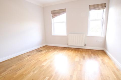 3 bedroom terraced house to rent, HIGHLANDS ROAD, LEATHERHEAD, KT22