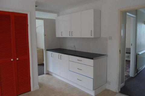 4 bedroom semi-detached house to rent, Eggington Road, Moulscombe