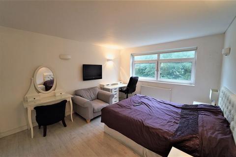 2 bedroom apartment for sale, Brondesbury Road, NW6