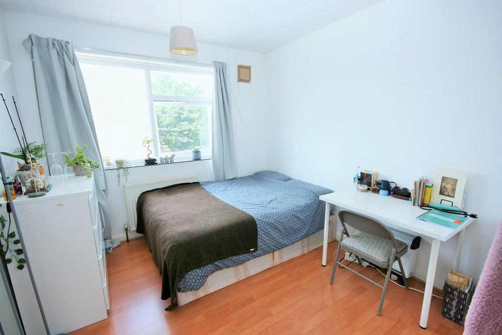 3 Bed Flat for Rent (No Lounge) Close to Queen Ma