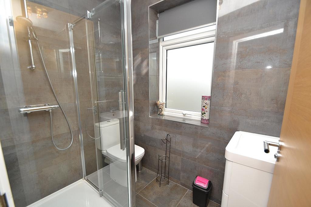 En Suite to Bedroom