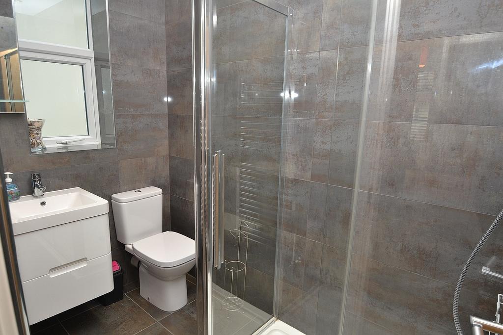 En Suite to Bedroom