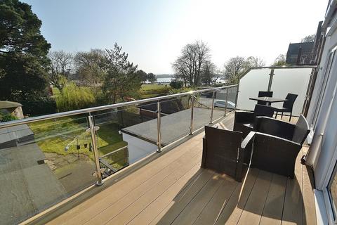 3 bedroom flat to rent, Poole
