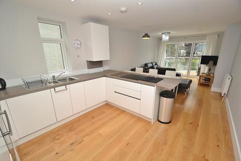 3 bedroom flat to rent, Poole