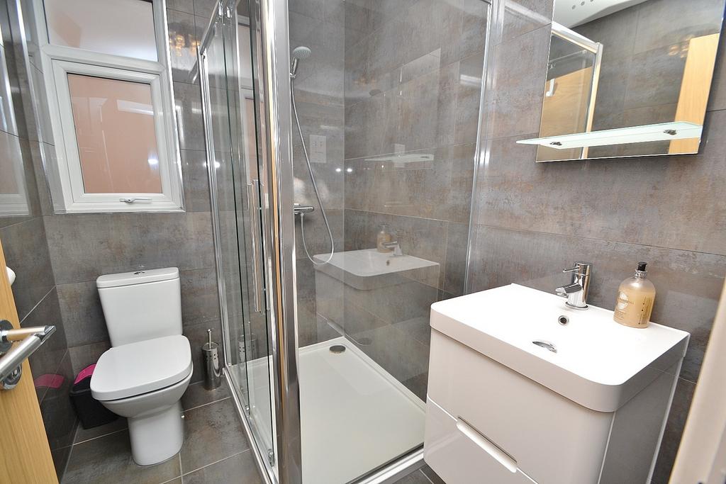 En Suite to Bedroom