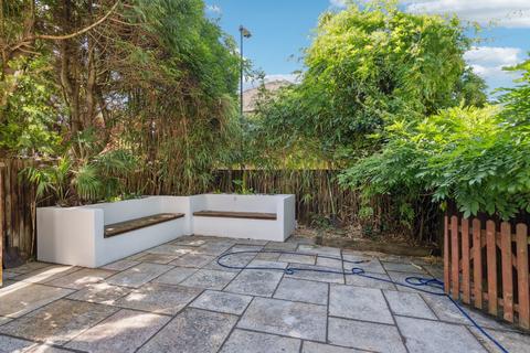 2 bedroom ground floor maisonette for sale, West End Avenue, Pinner, Middlesex HA5