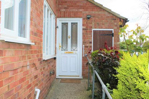 1 bedroom ground floor maisonette to rent, Oakcroft Close , Pinner HA5