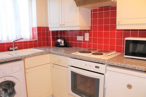 1 bedroom ground floor maisonette to rent, Oakcroft Close , Pinner HA5