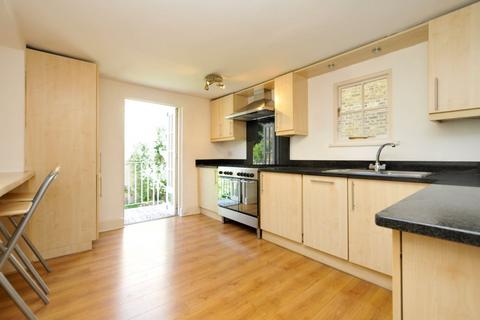 2 bedroom flat to rent, Dumont Road, Stoke Newington