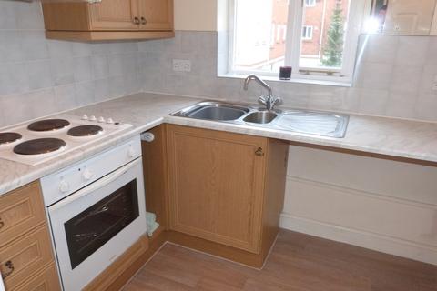 2 bedroom townhouse to rent, King Edmunds Square, Worcester