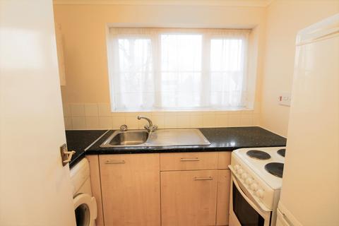 Studio to rent, Napier Court, Flamstead End Road, Cheshunt, EN8