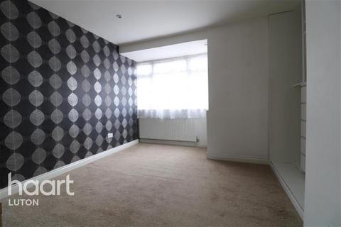 2 bedroom detached house to rent, Fourth Avenue, Luton